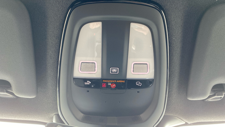 Volvo XC40 2.0 B4P Plus Black Edition 5dr Auto Petrol Estate